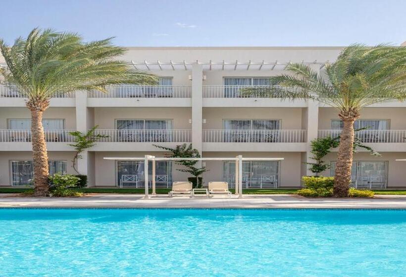 اتاق خانوادگی, Jaz Aquaviva