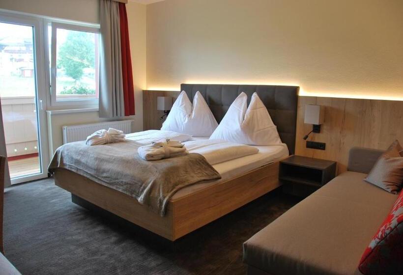 חדר סטנדרט לשלושה, Pariente