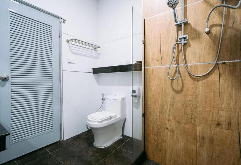 חדר דלוקס לשלושה, Ray Hotel Buriram