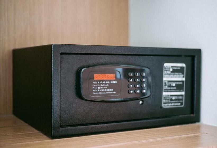 חדר דלוקס לשלושה, Ray Hotel Buriram