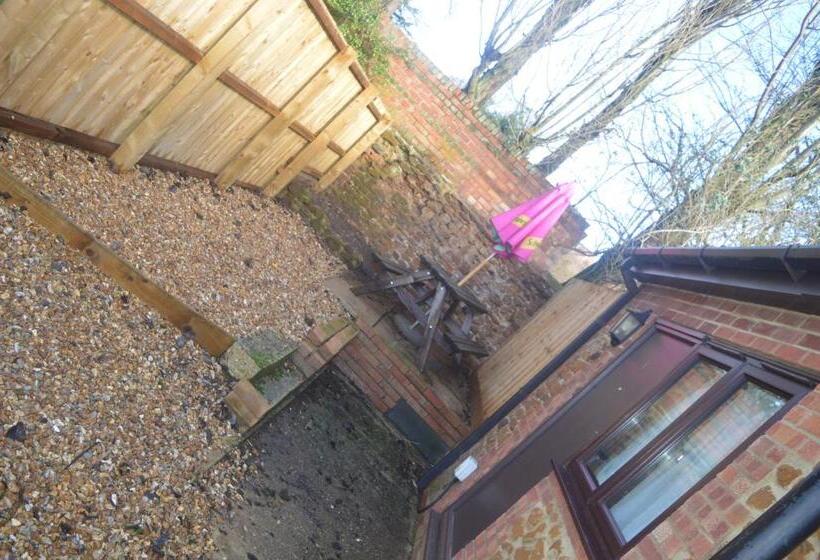 חדר סטנדרט לשלושה, The Queen Victoria