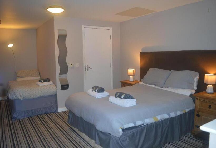 스탠다드 트리플 룸, The Queen Victoria