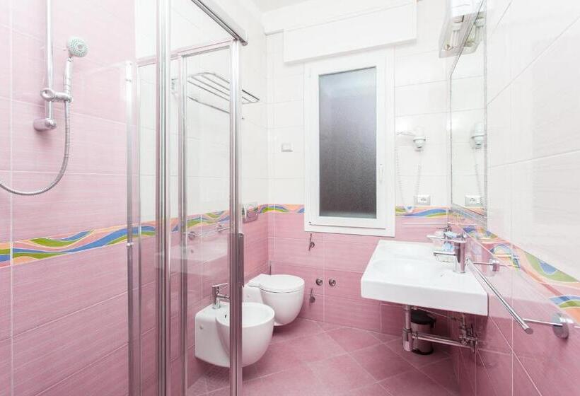 Номер Стандарт Трехместный, Park Hotel Zaira