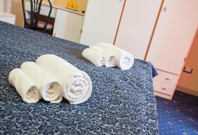 חדר משפחתי, Park Hotel Zaira