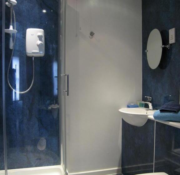 اتاق استاندارد, The Coach House