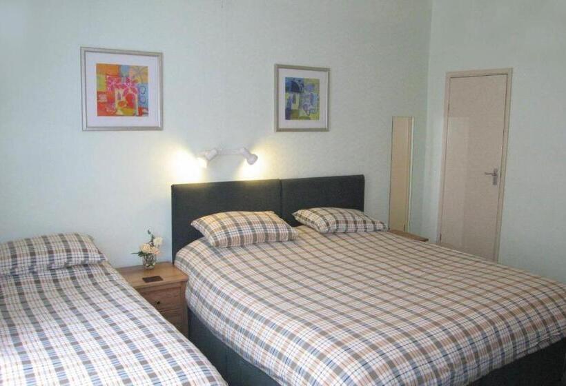 اتاق استاندارد, The Coach House