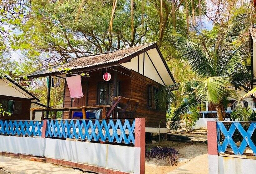 بنجلو قياسى مطل على البحر, Pudsa Bungalow