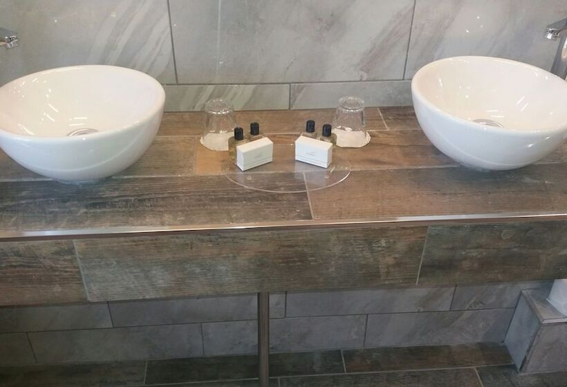 سوییت لوکس, Wortley Hall Sheffield