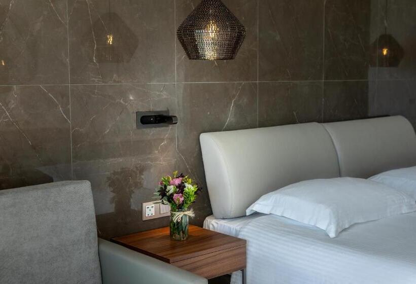 חדר סופריור, Aliathon Ionian