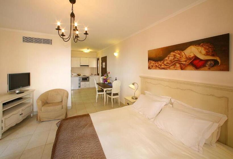 סוויטת ג'וניור משפחתית, Aliathon Ionian