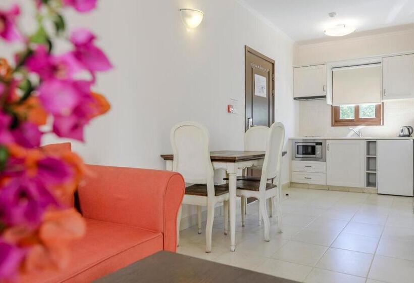 דירת שני חדרים, Aliathon Ionian