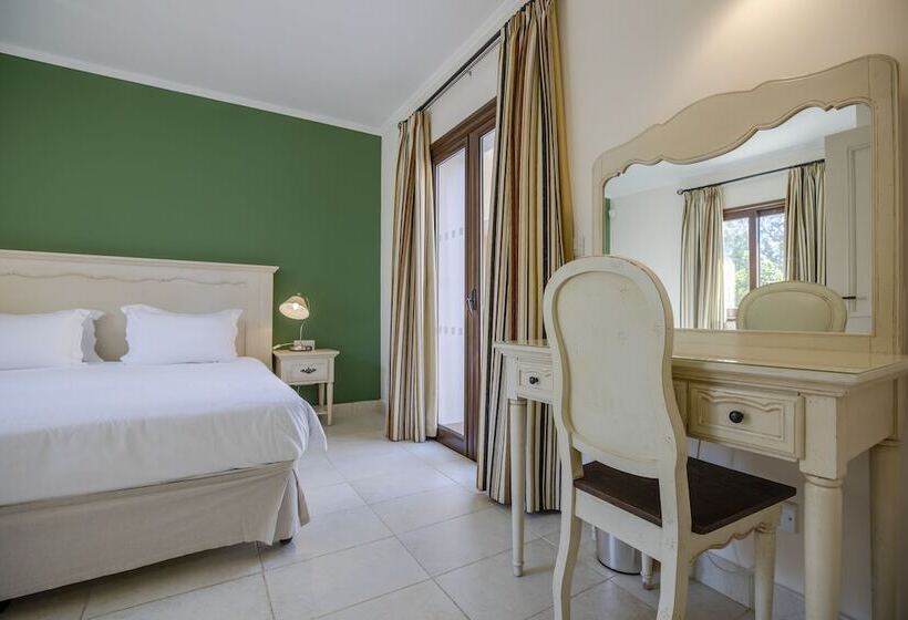 דירת שני חדרים, Aliathon Ionian