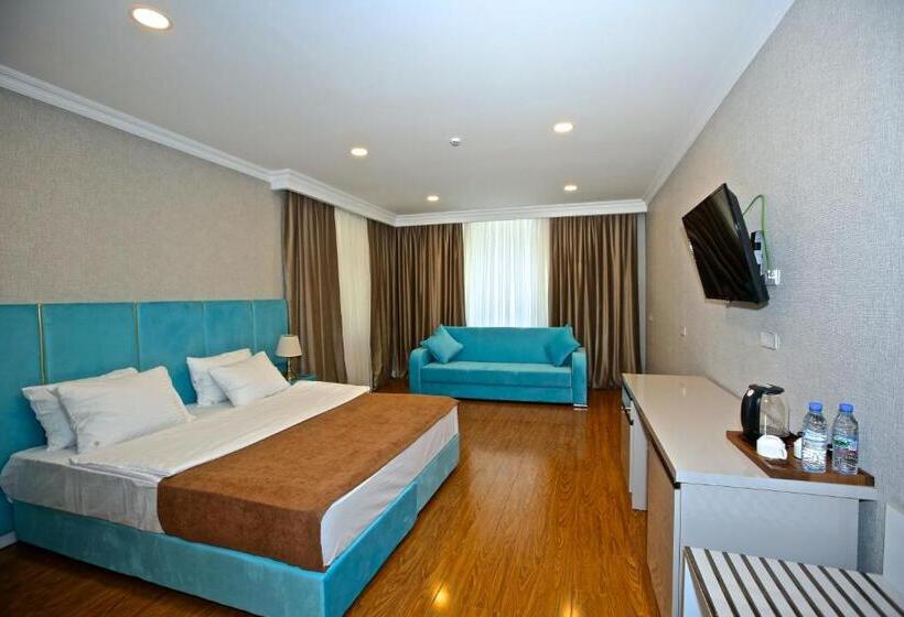 اتاق لوکس, Rusel Park