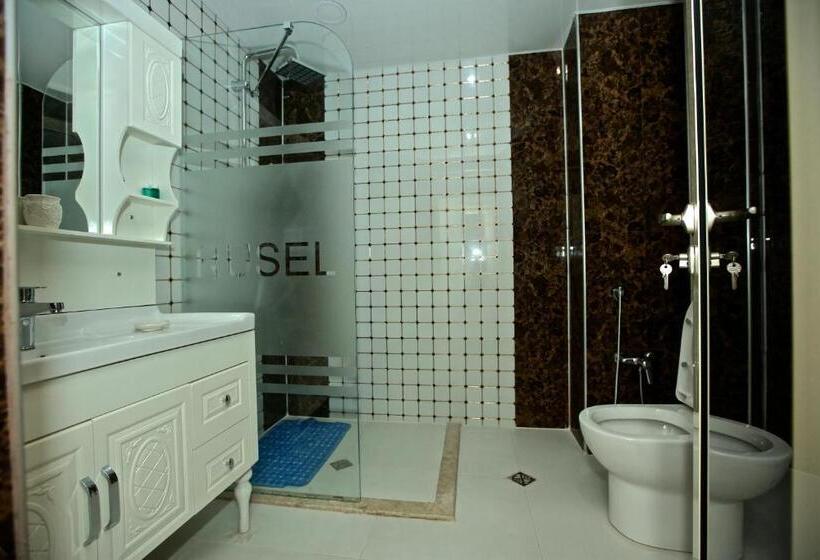 اتاق لوکس, Rusel Park