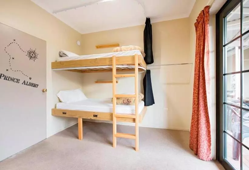 ルームシェアのワンベッド, The Prince Albert Backpackers & Bar