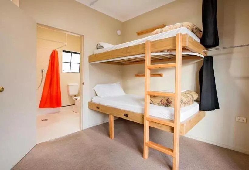 ルームシェアのワンベッド, The Prince Albert Backpackers & Bar