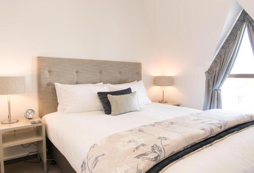 2 Sovrums Lägenhet, Aria On Bank