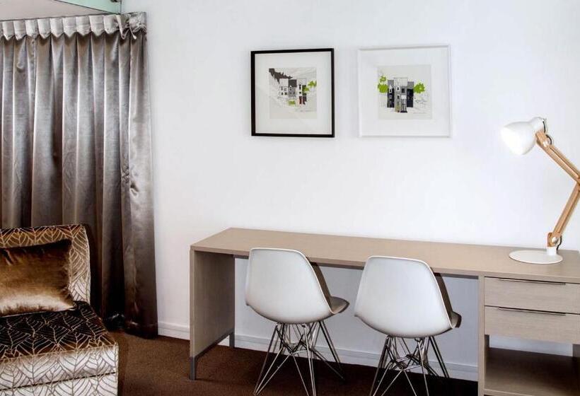 Superior Svit, Aria On Bank