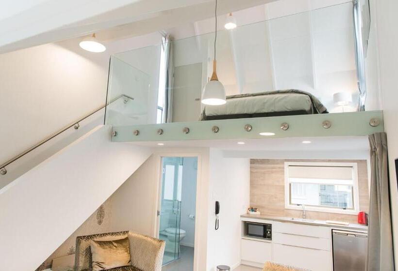 سوییت سوپریور, Aria On Bank