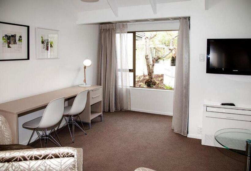 Superior Svit, Aria On Bank