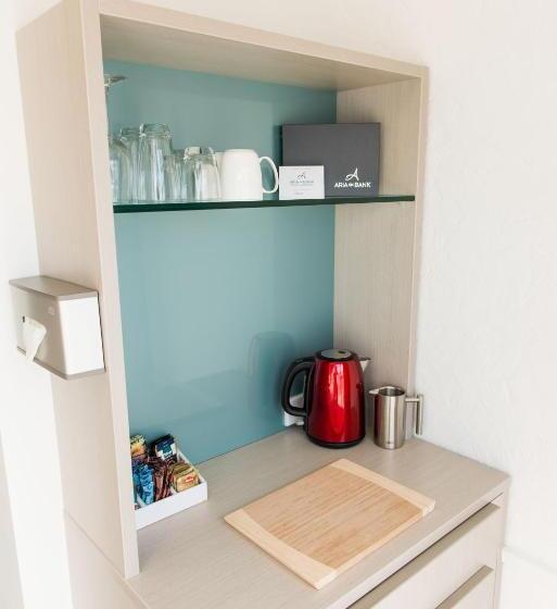 Standard Studio, Aria On Bank