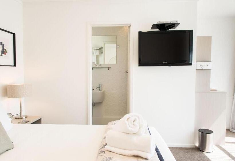 Standard Studio, Aria On Bank