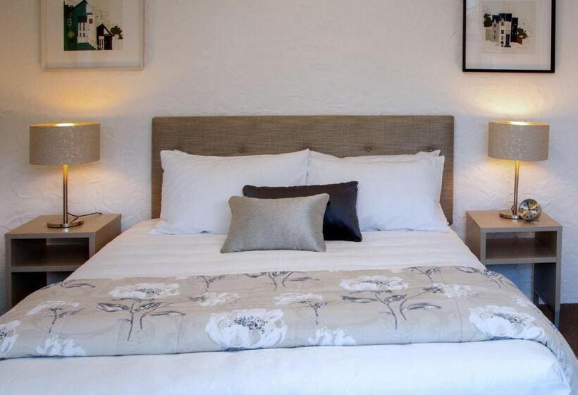 Standard Studio, Aria On Bank