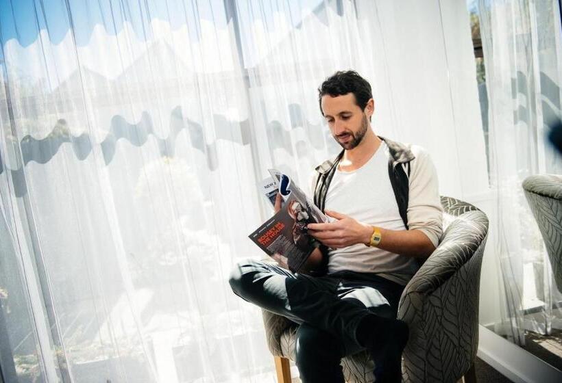 Standard Studio, Aria On Bank