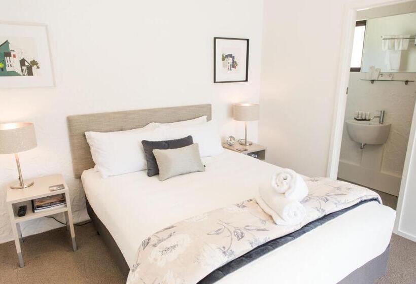 Standard Studio, Aria On Bank