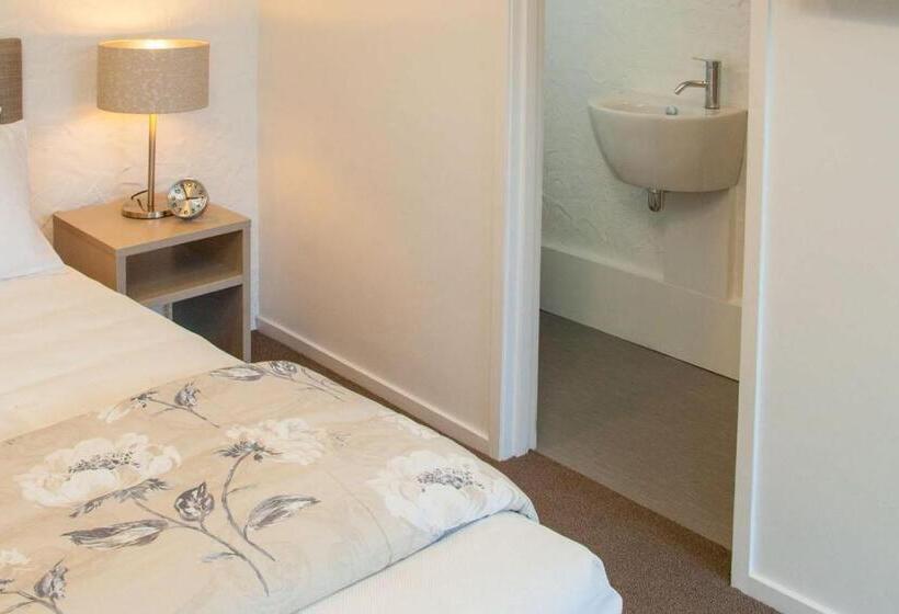 Standard Studio, Aria On Bank