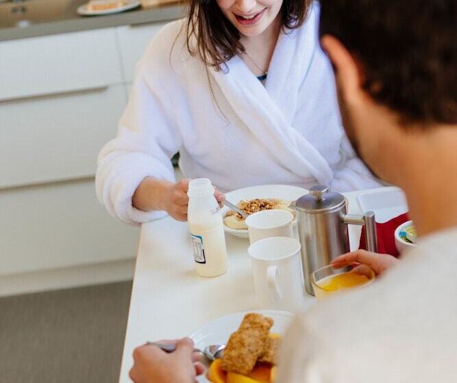 1 Sovrums Lägenhet, Aria On Bank