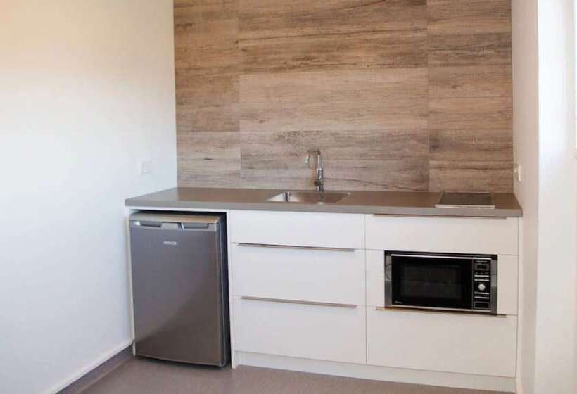 1 Sovrums Lägenhet, Aria On Bank