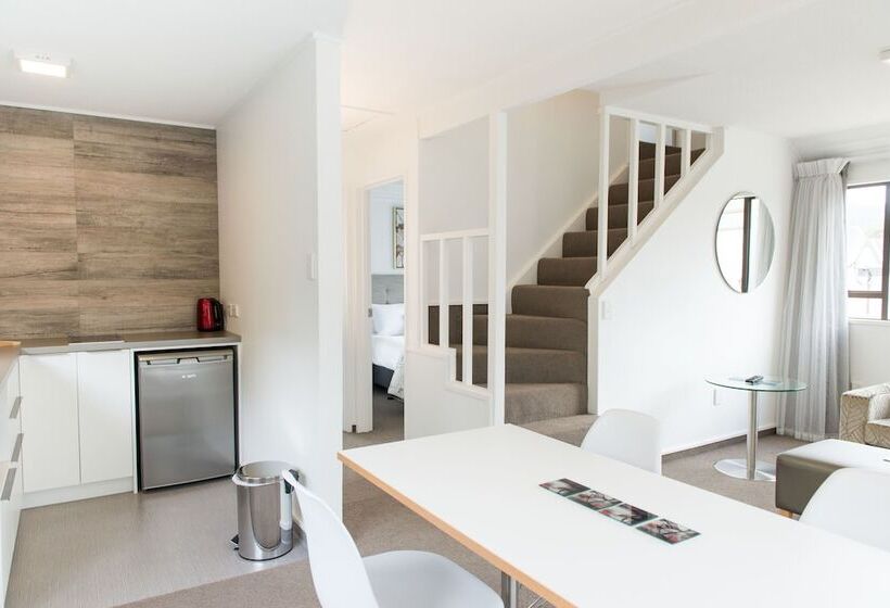 2 Sovrums Lägenhet, Aria On Bank