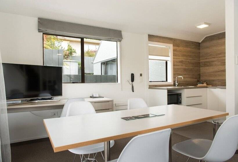 2 Sovrums Lägenhet, Aria On Bank