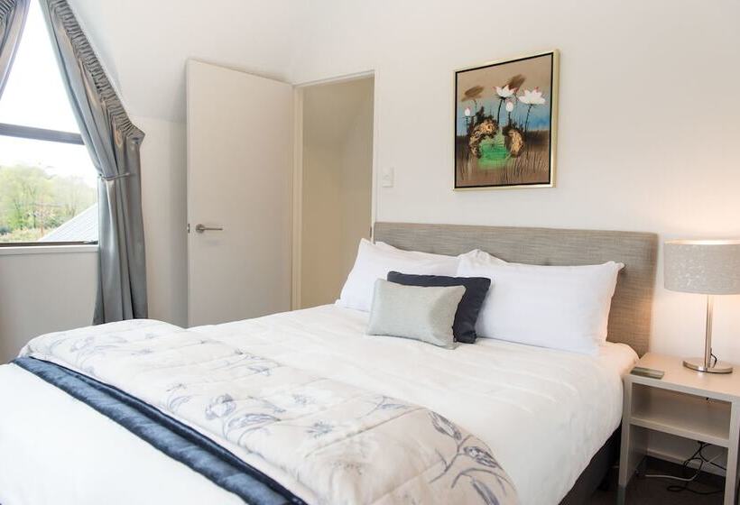 2 Sovrums Lägenhet, Aria On Bank