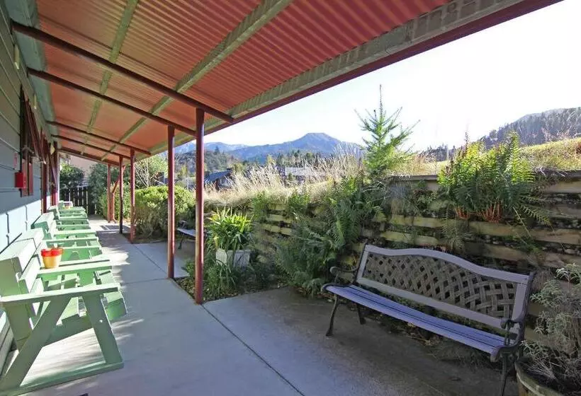 Standard-studio, Aspen Lodge Motel