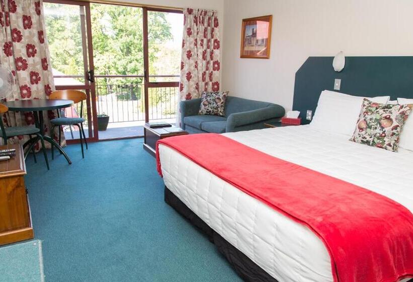 스탠다드 스튜디오, Aspen Lodge Motel