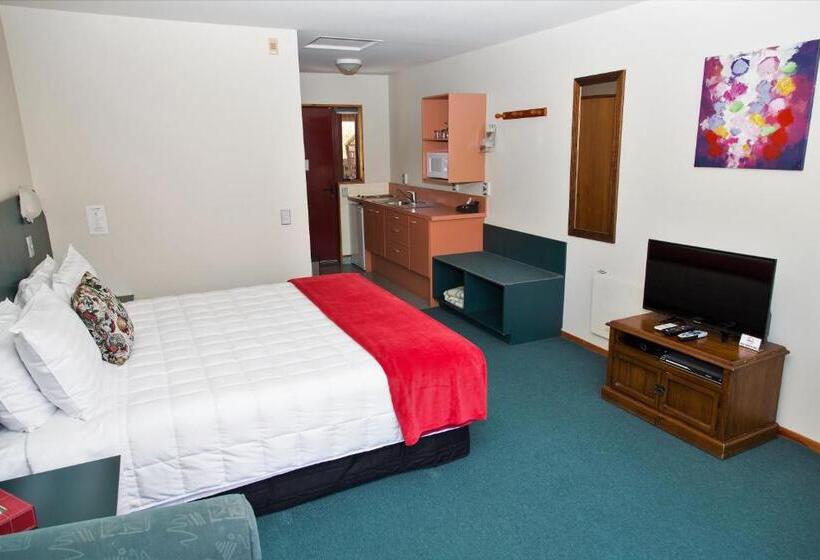 스탠다드 스튜디오, Aspen Lodge Motel