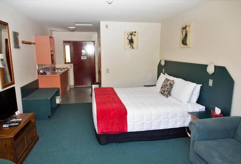 스탠다드 스튜디오, Aspen Lodge Motel