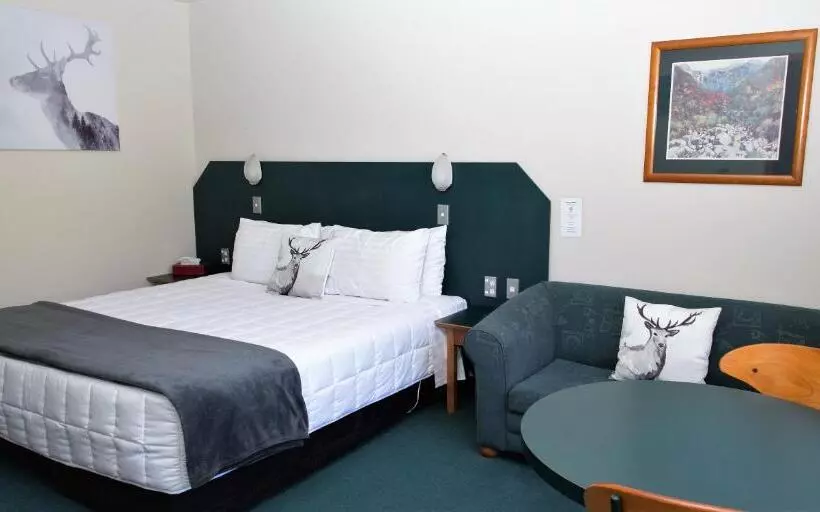 Standard-studio, Aspen Lodge Motel
