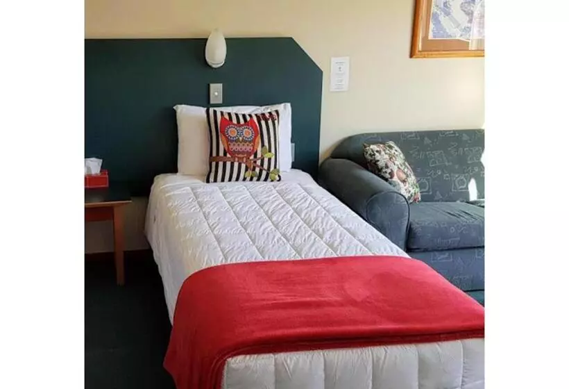 Standard-studio, Aspen Lodge Motel