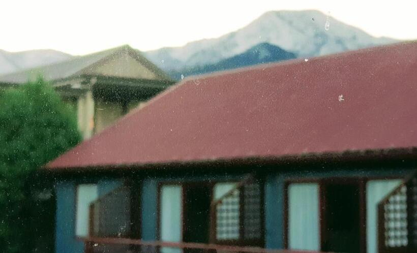 스탠다드 스튜디오, Aspen Lodge Motel