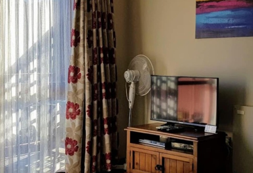 스탠다드 스튜디오, Aspen Lodge Motel