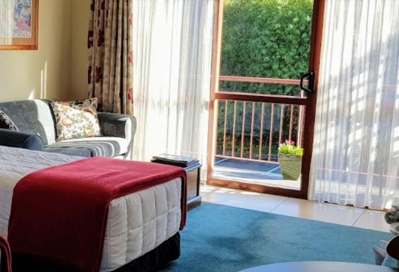 스탠다드 스튜디오, Aspen Lodge Motel
