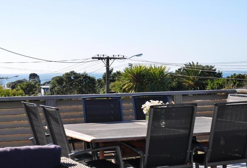 اتاق یک تخته با چشمانداز باغ, 16 Havelock