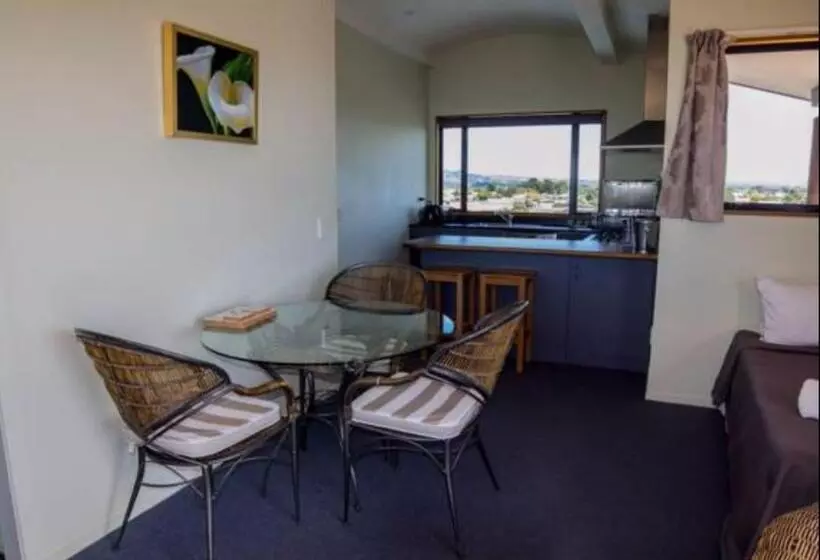 سوئیت پنت هاوس, Boatshed Motel Apartments