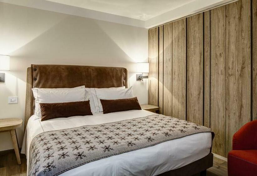 Comfort room with mountain view, Grand Hotel Courmayeur Mont Blanc, By R Collection Hotels