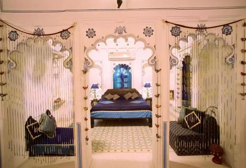 デラックスルーム, Deogarh Mahal