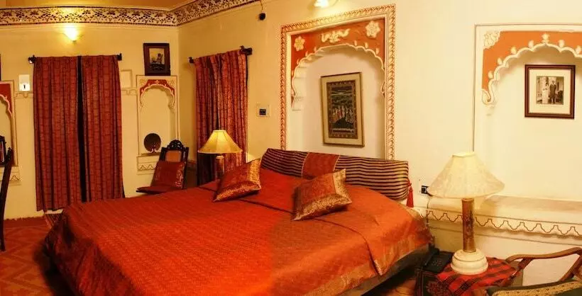 デラックスルーム, Deogarh Mahal
