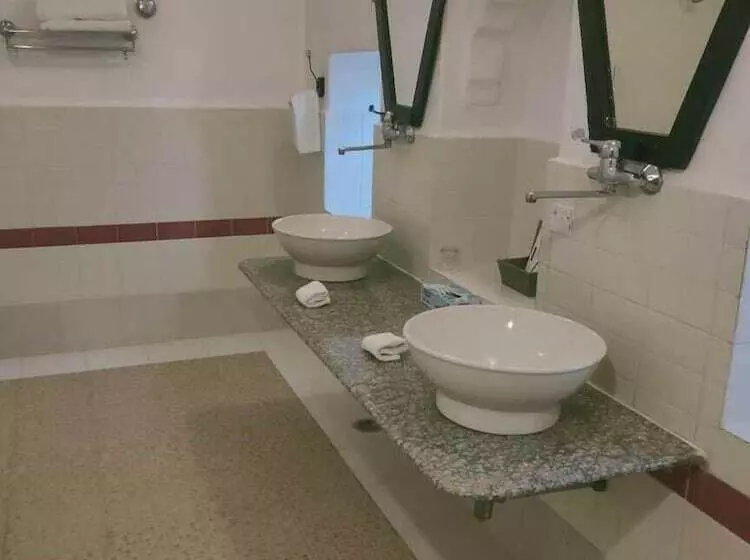 デラックススイート, Deogarh Mahal